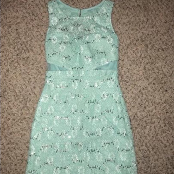 Homecoming/formal dress - Picture 1 of 2