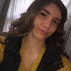 Meet your Posher, Chloe