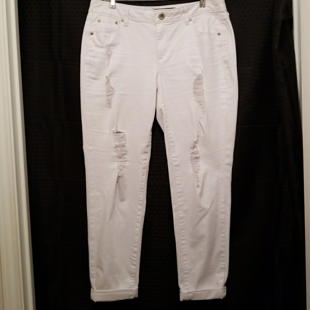 Distressed boyfriend jeans