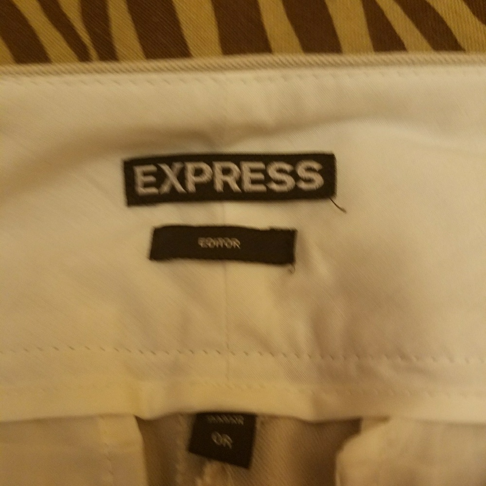 Woman's dress pants - Picture 3 of 4