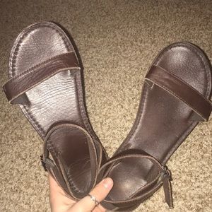 Brown leather Abercrombie & Fitch sandals!