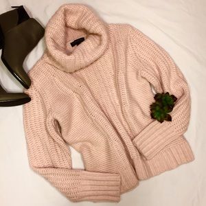 🎉Host Pick 1/26🎉🎉Alpaca Banana Republic sweater