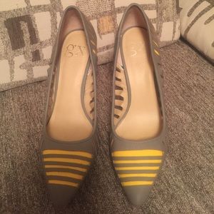 Pumps. Can be worn to a party or office.