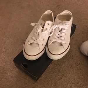 Converse shoes size 2 in youth