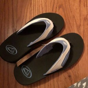 women’s reef flip flops