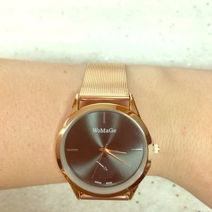 Rose gold watch with metal band 🖤