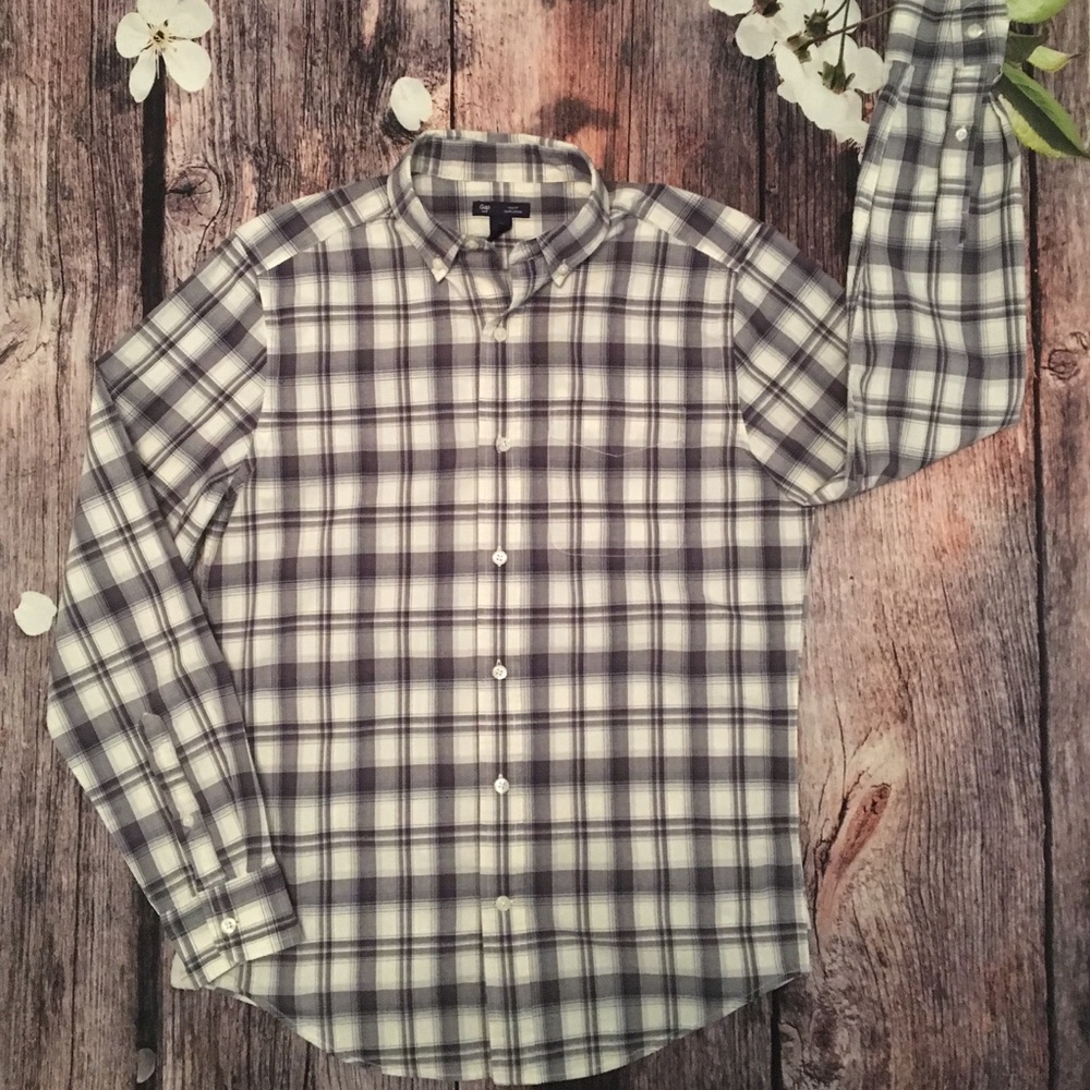 Small GAP Men’s Slim-Fit Plaid Button-Down Shirt