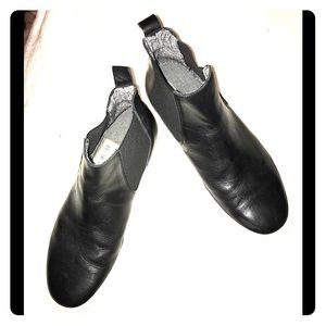 Steve Madden slip on sneaker.