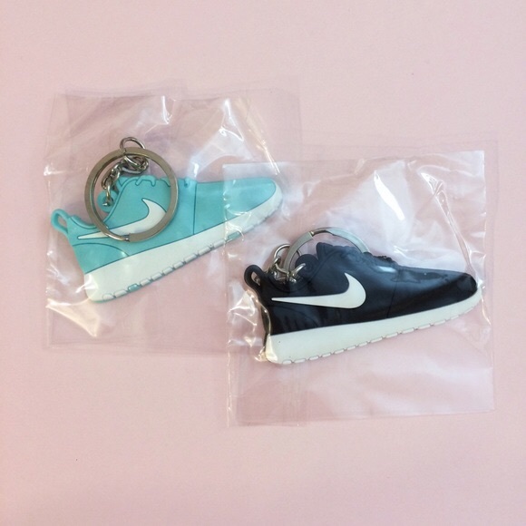 Nike roshe key chain Coming soon - Picture 1 of 4