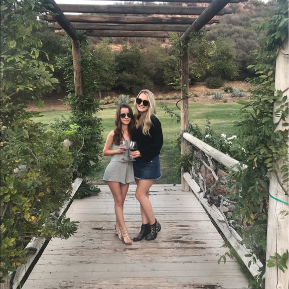 Meet your Posher, Kenzie - Picture 1 of 1