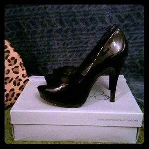 Beautiful patent leather Jessica Simpson pumps.