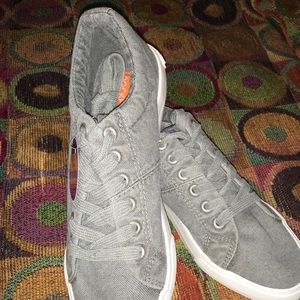 BRAND NEW WITH TAGS Rocket Dogs