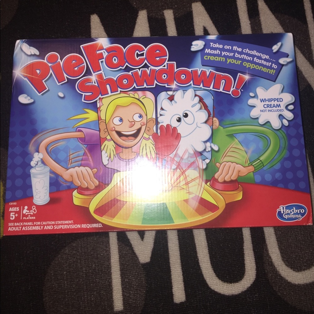 Hasbro gaming "PIE FACE SHOWDOWN"