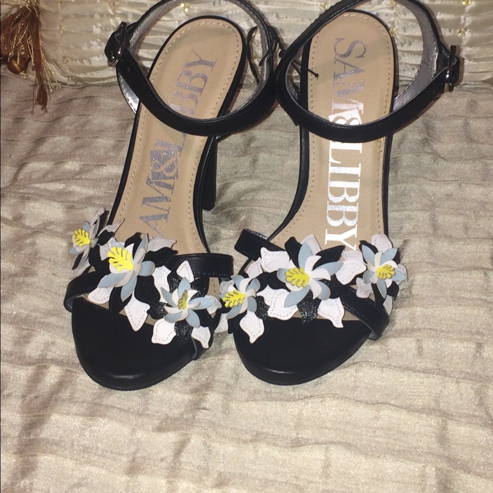 Flowered Sandal Heel - Picture 2 of 2