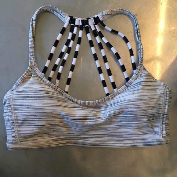 lululemon athletica Other - Lululemon free to be wild bra size 4