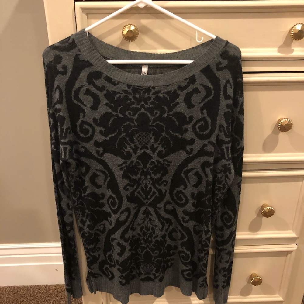 Black and gray sweater