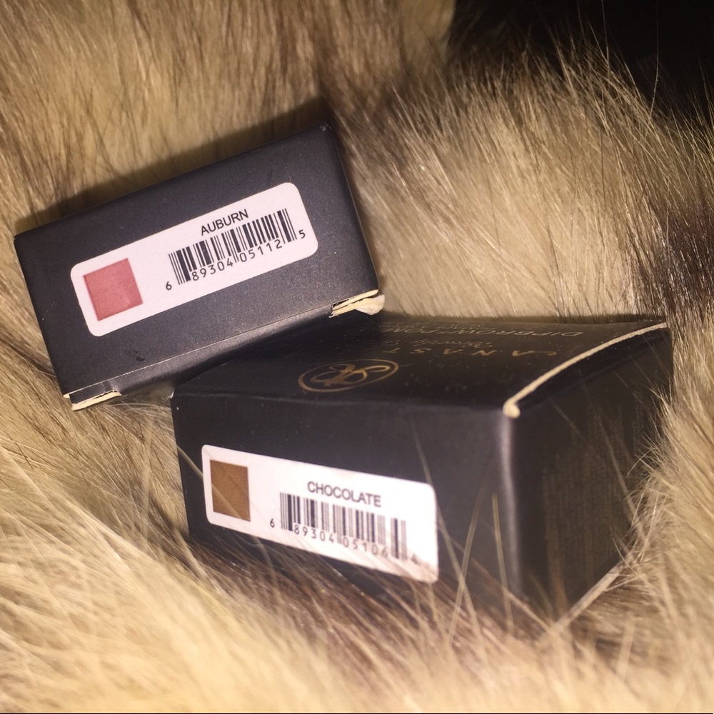 Dipbrow makeup