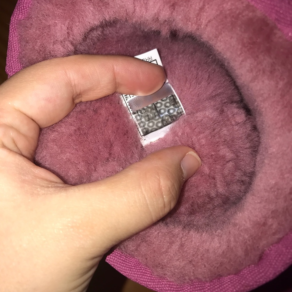 Pink uggs - Picture 4 of 4
