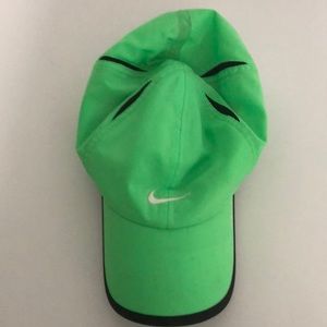 Nike💚Feather light dry fit hat