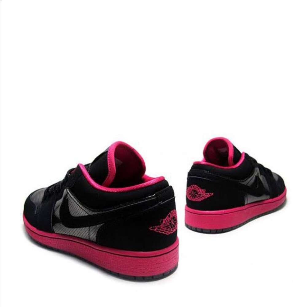 Air Jordan’s pink and black