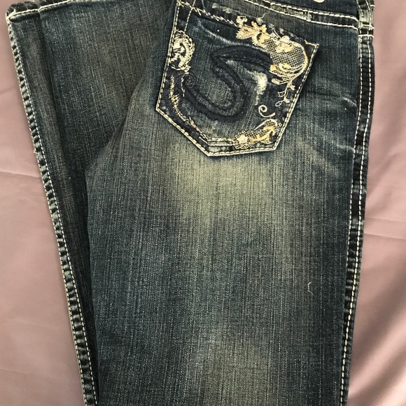 Distressed Blue Jeans - Picture 5 of 6