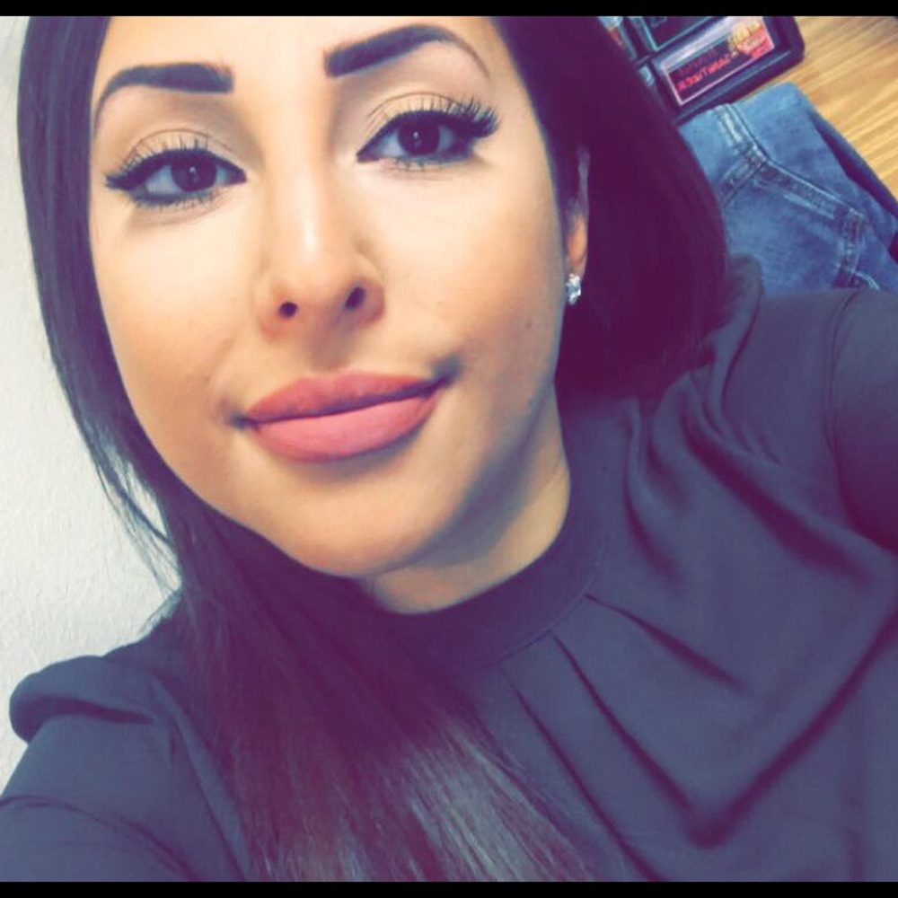 Meet your Posher, Alejandra