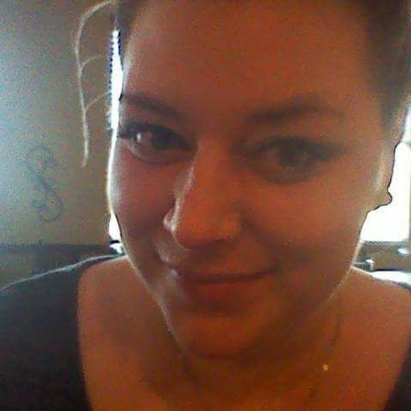 Meet your Posher, Dierdre - Picture 1 of 1