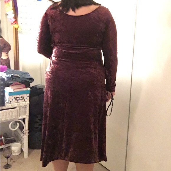 Burgundy crushed velvet dress - Picture 2 of 2