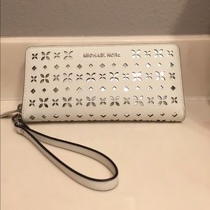 Michael Kors Jet Set Travel Continental Wallet