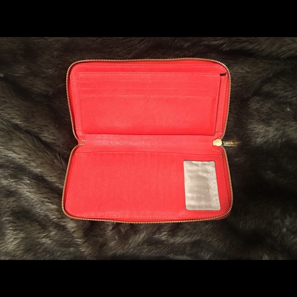 Micheal Kors wallet - Picture 2 of 2