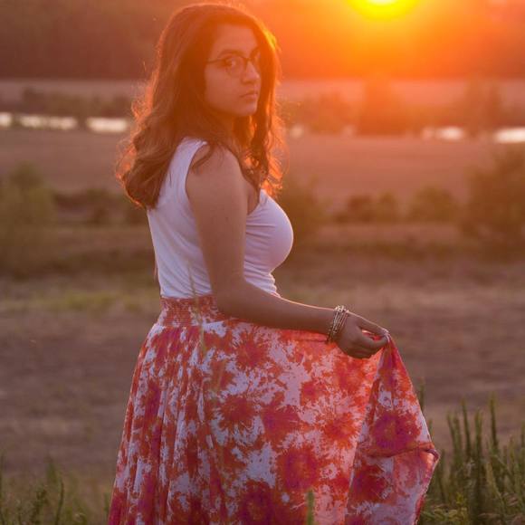 Meet your Posher, Lisa - Picture 1 of 1