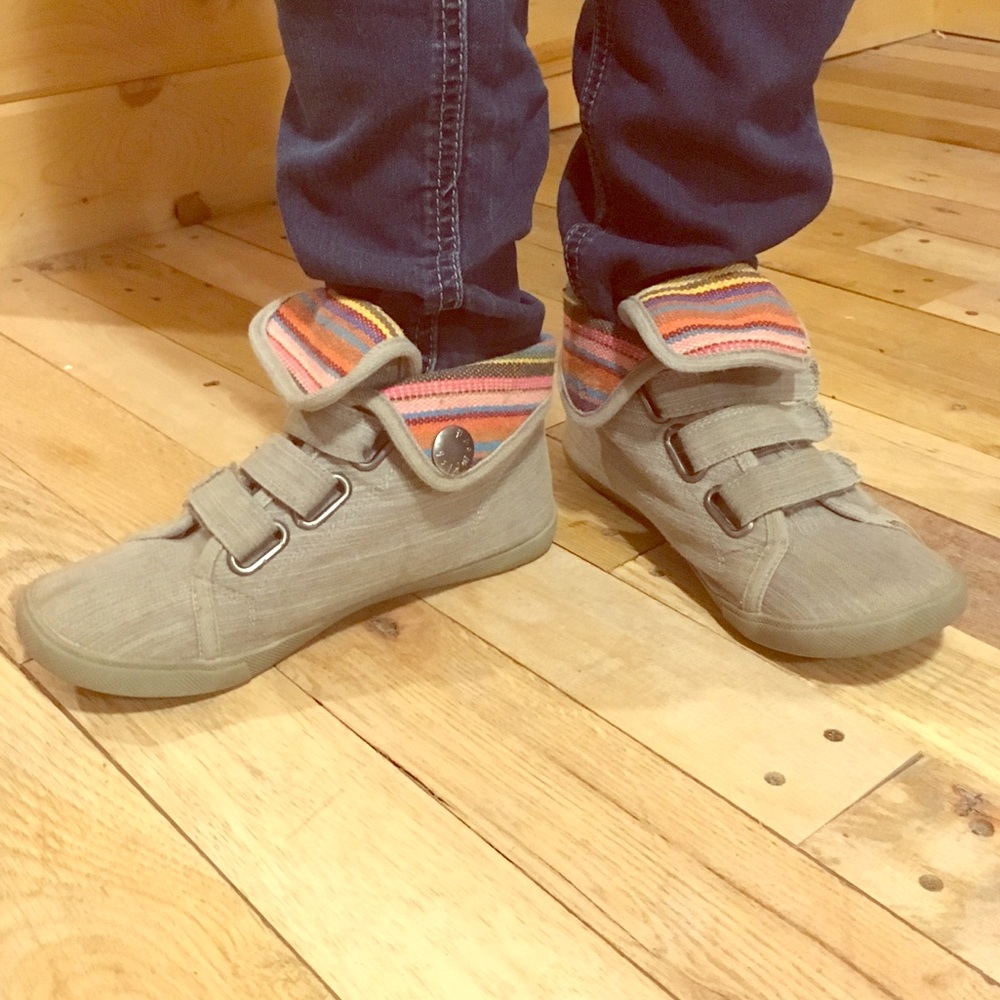 Grey boots with a bright flair