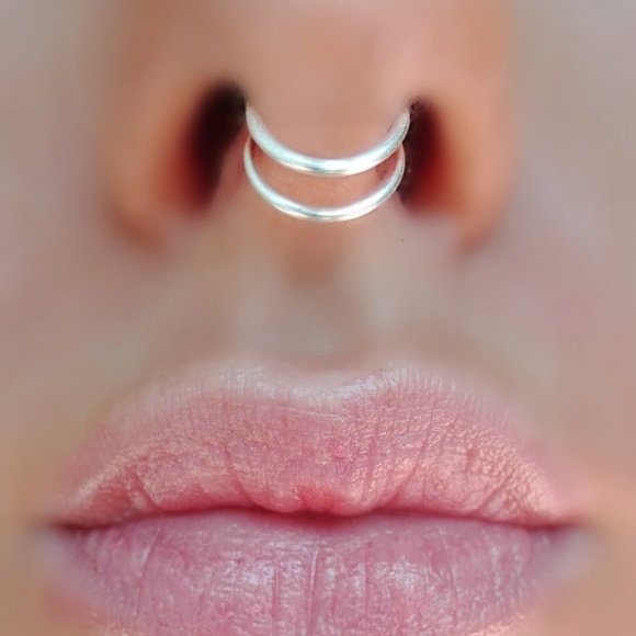 Fake double hoop septum ring non-pierced clip on - Picture 2 of 4