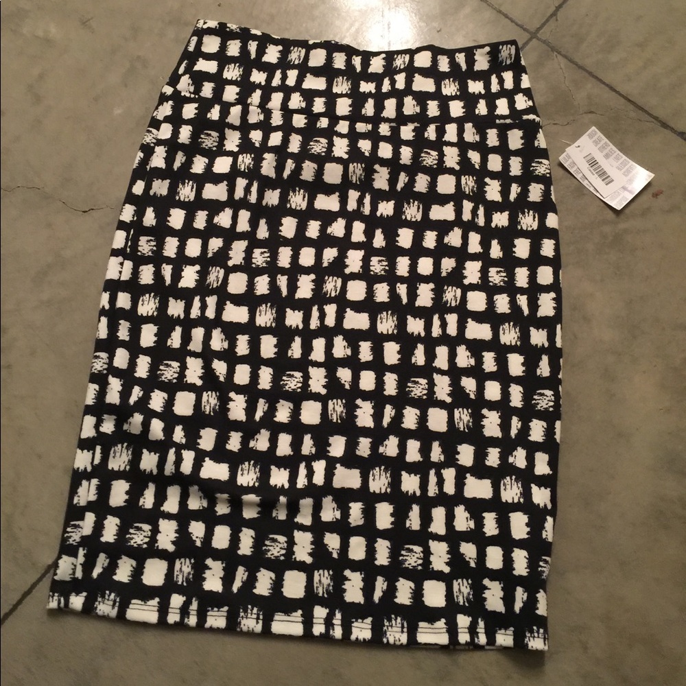 NWT LULAROE CASSIE SIZE LARGE