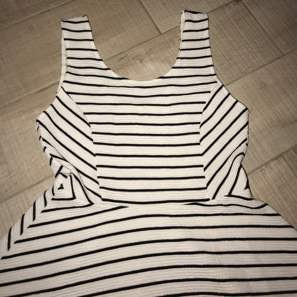Dress - Picture 3 of 5