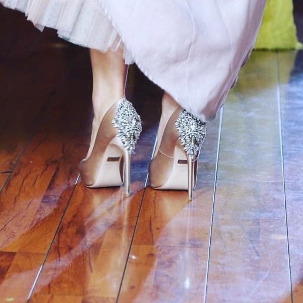 Badgley mischka blush peep toe heels