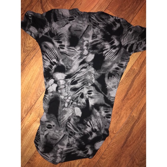 CYBER SALE‼️NWOT Pretty Little Thing Graphic Dress - Picture 5 of 5