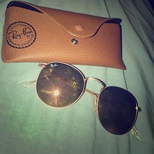 Rose gold round Ray-Ban sunglasses