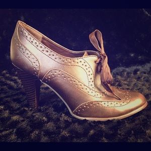 Vintage Chic lace up Oxford Heels