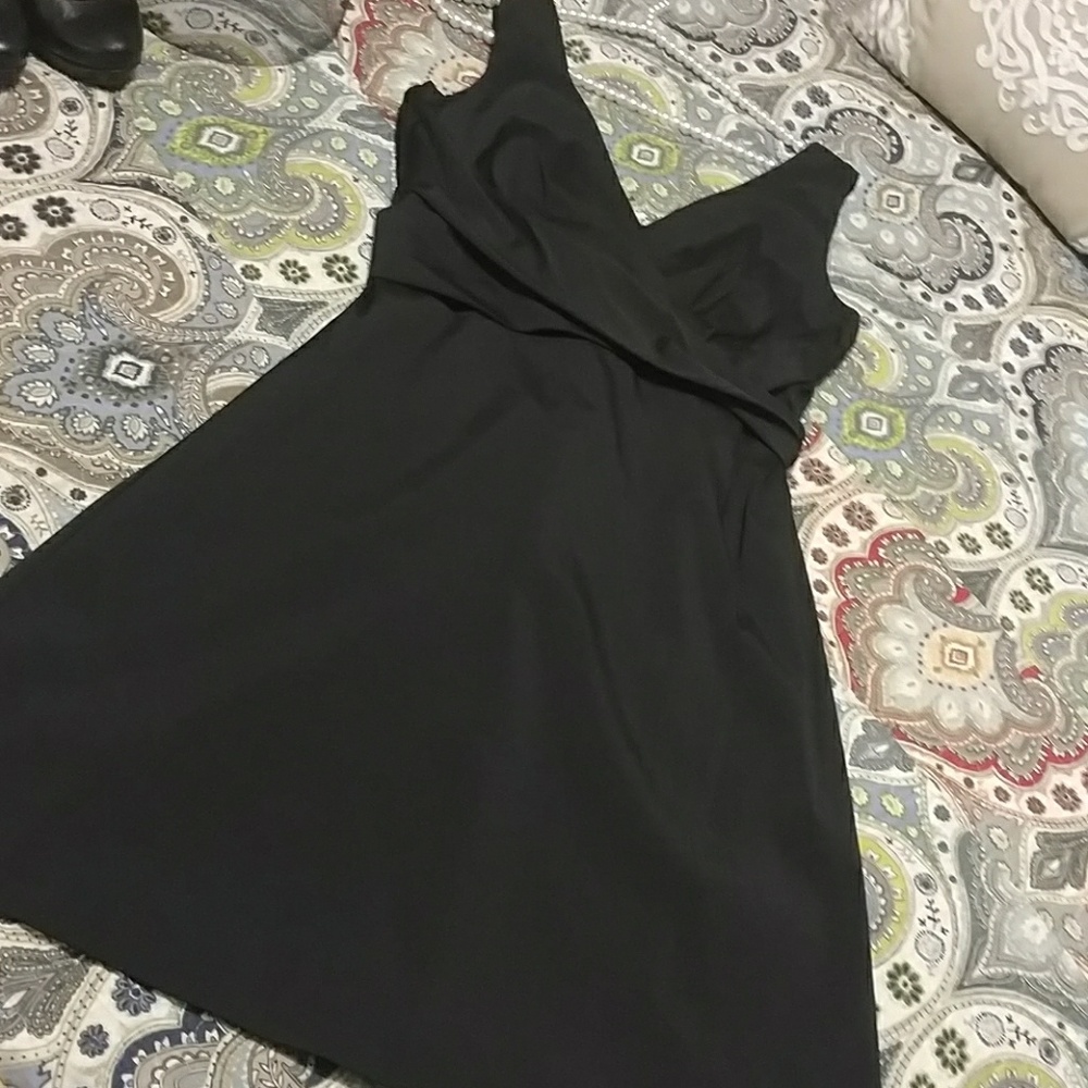 WHBM Classic LBD. flattering shape. Sz 8.