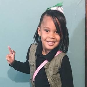 Meet your Posher, Amina