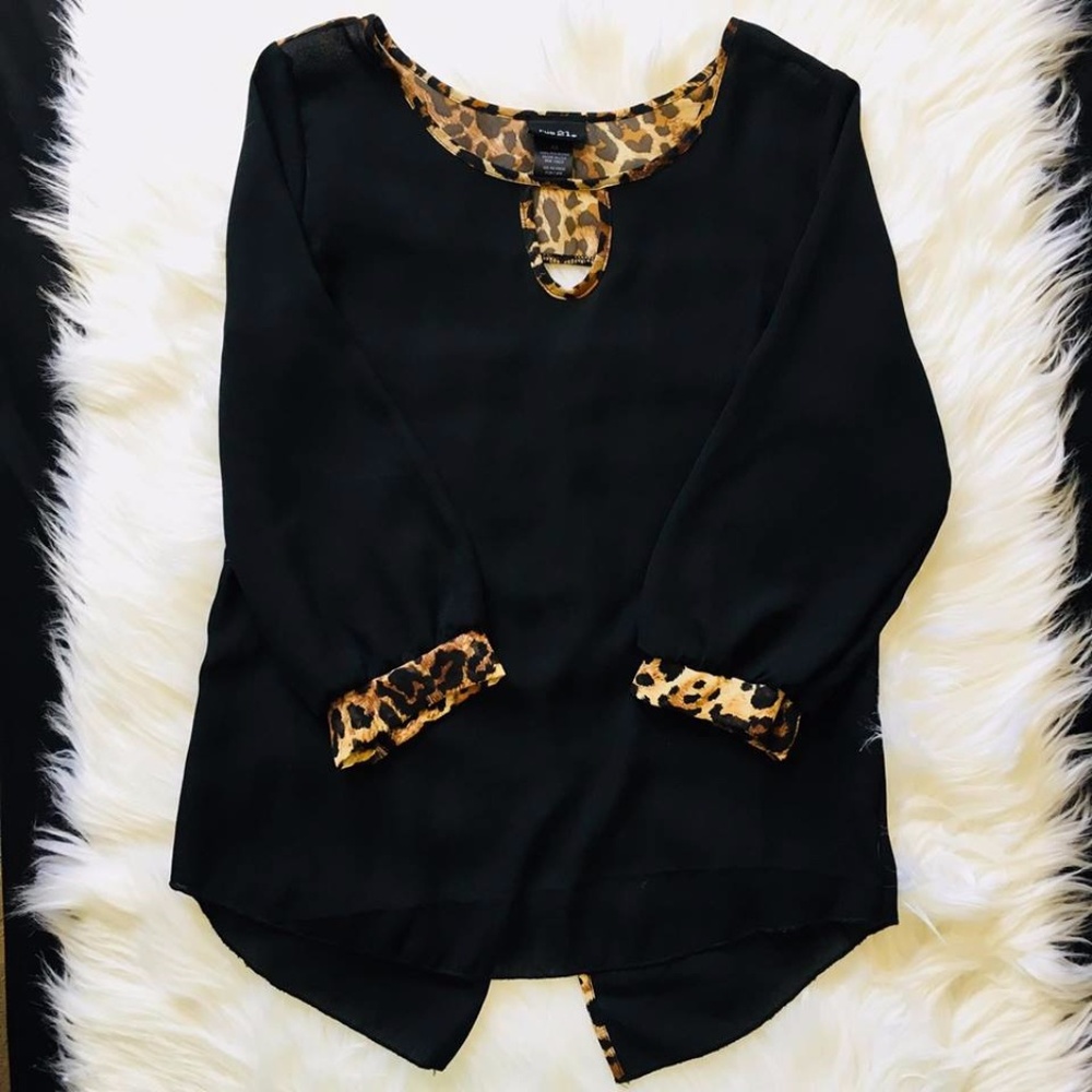pre loved black with cheetah shirt