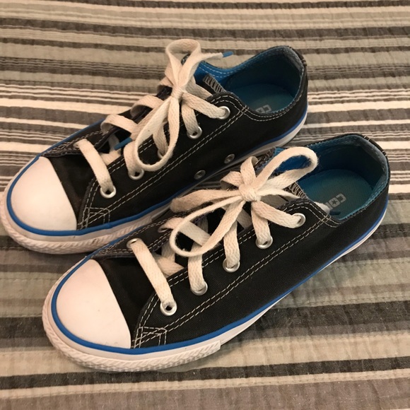 Kids’ Size 2 Black Converse - Picture 1 of 4