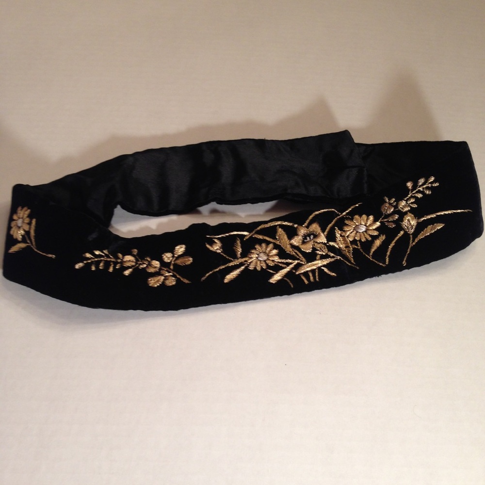 Vintage Gold Floral Embroidered Velvet Belt