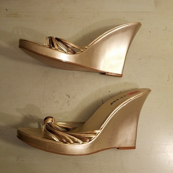 BAMBOO GOLD TAN, AND BROWN WEDGES - Picture 5 of 6