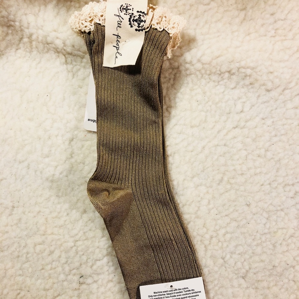 🧦FREE PEOPLE: COral x2 SILKY CREW W/ CREAM LACE