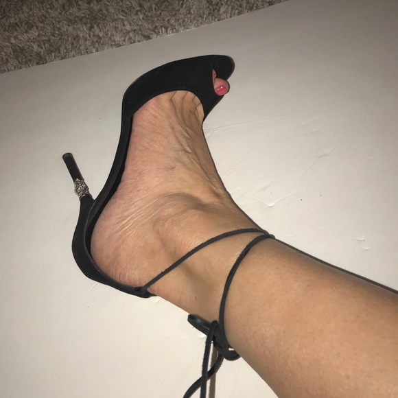 Authentic Gucci Blk lace up suede crystal heels - Picture 4 of 7