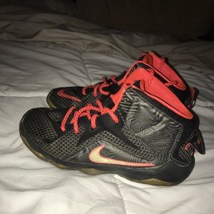 Lebron James Nike Boys size 3 Sneakers