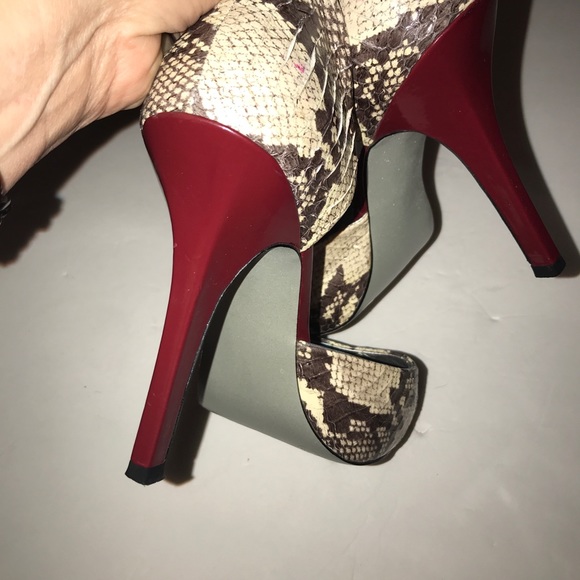 Jessica Simpson Water Snake Scarlet Patent heels - Picture 4 of 7