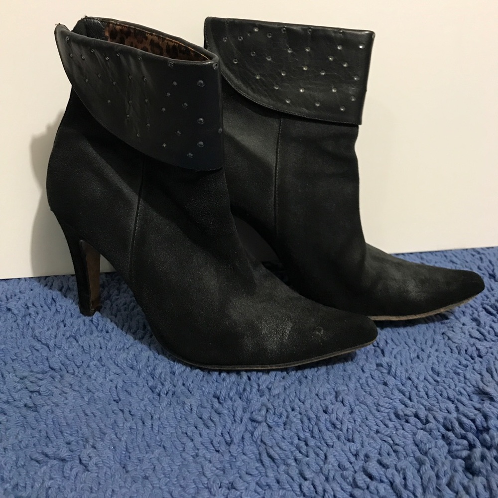Excellent condition black suede bootie